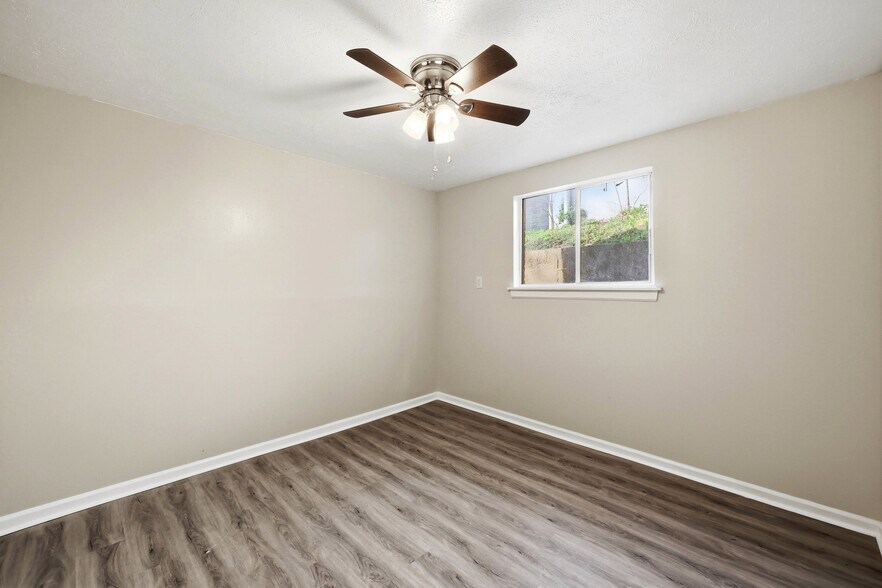 More Photos Of 2189 Baringer Ave, Louisville Apartments For Sale