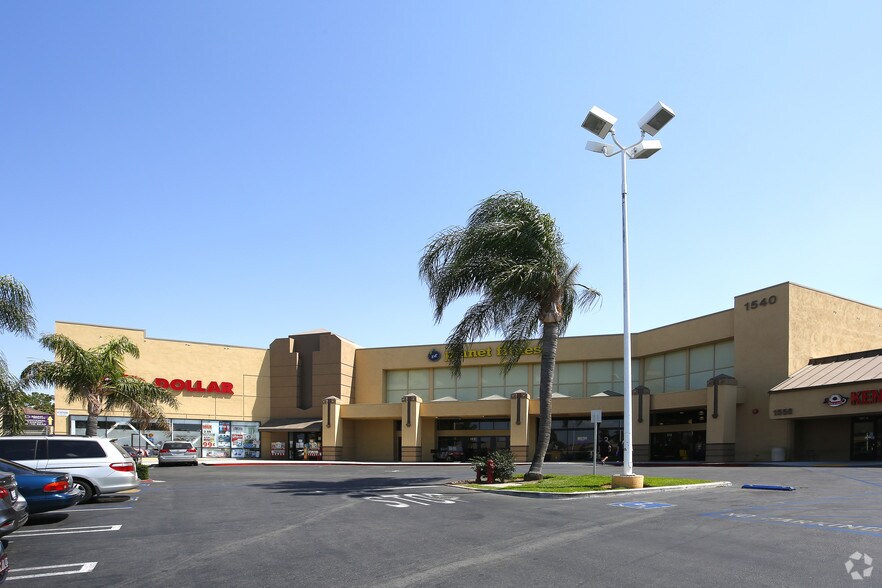 More Photos Of 1510 W 6th St, Corona Storefront For Lease