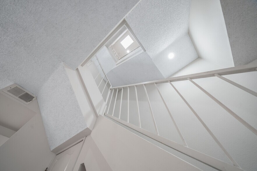 More Photos Of 638 E Tujunga Ave, Burbank Apartments For Sale