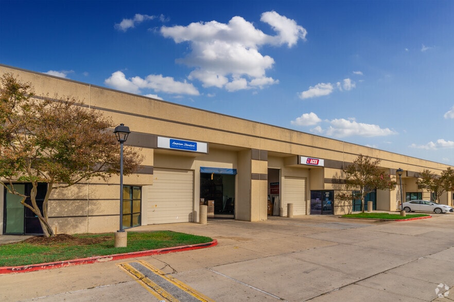 More Photos Of 6850-6862 Alamo Downs Pky, San Antonio Unknown For Lease