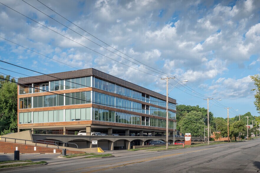 More Photos Of 601 E 63rd St, Kansas City Office For Lease