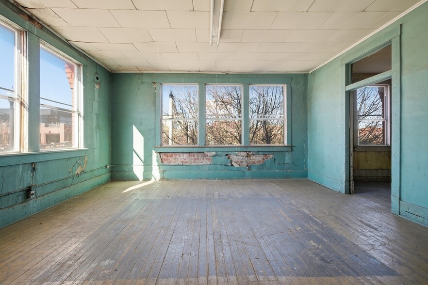 More Photos Of 200 E Main St, Oklahoma City Manufacturing For Sale