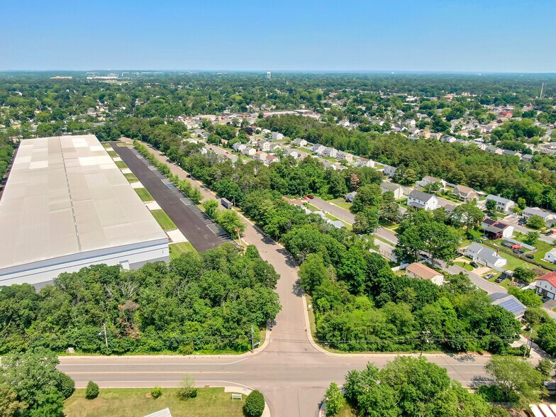 More Photos Of 145 Candlewood Rd, Bay Shore Warehouse For Lease