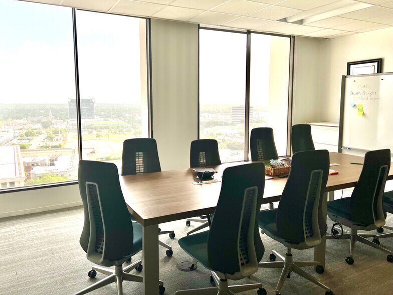 More Photos Of 3 Greenway Plz, Houston Office For Lease