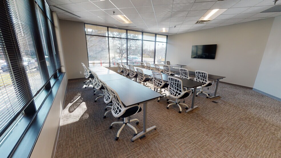 More Photos Of 8440 Allison Pointe Blvd, Indianapolis Office For Lease