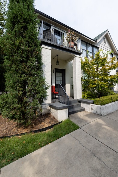 More Photos Of 1796-1800 Poplar Ave, Memphis Apartments For Sale