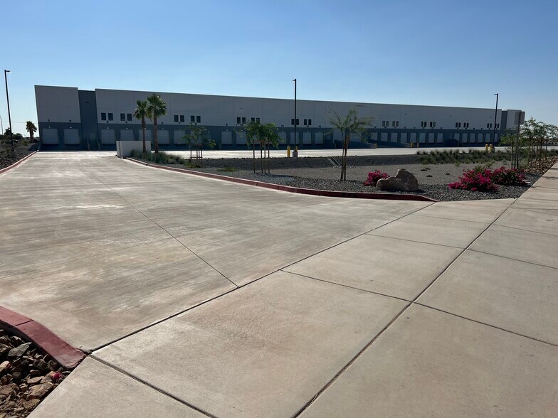 More Photos Of 1749 Gateway Rd, Calexico Unknown For Lease