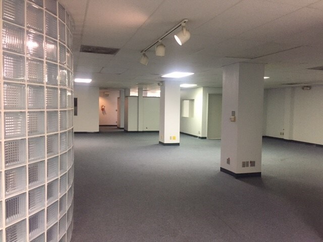 More Photos Of 520 W Santa Ana Blvd, Santa Ana Office For Sale