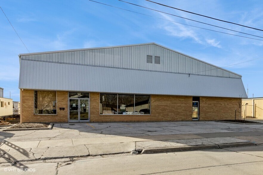 Primary Photo Of 1207 Highland Ct, Iowa City Showroom For Lease