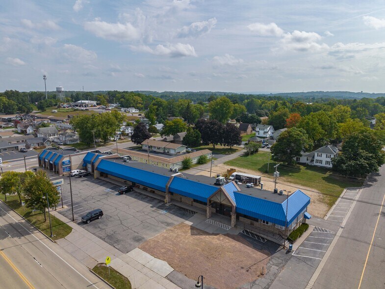 More Photos Of 802 Broadway, Wisconsin Dells Storefront Retail Office For Sale