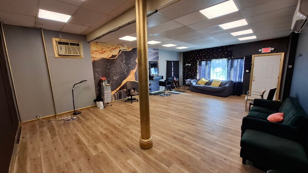 More Photos Of 445 E 5th St, Plainfield Storefront Retail Residential For Lease