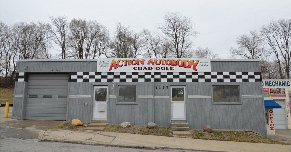 Primary Photo Of 1157 15th St, Des Moines Auto Repair For Sale