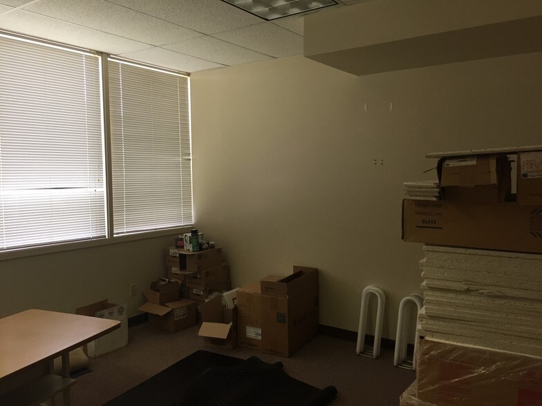 More Photos Of 275 Center Rd, Monroeville Office For Lease