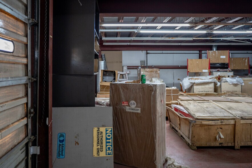 More Photos Of 4925 Avenue H, Rosenberg Warehouse For Lease
