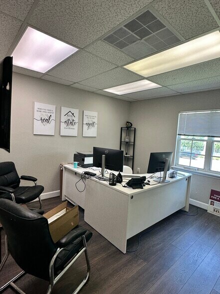 More Photos Of 533 Versailles Dr, Maitland Office For Lease