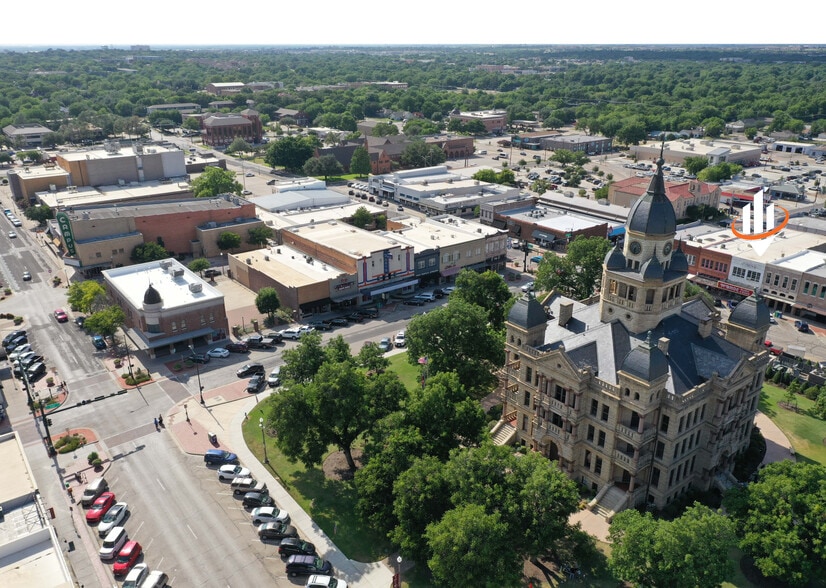 Primary Photo Of 116 W Oak St, Denton Storefront Retail Office For Lease