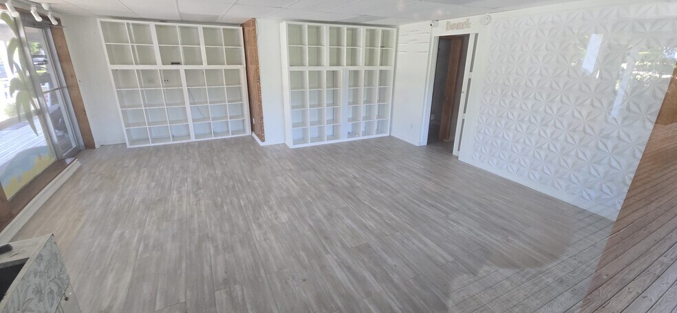 More Photos Of 107 W Montauk Hwy, Hampton Bays General Retail For Lease