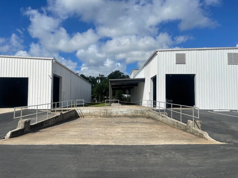 More Photos Of 1211 44th Ave E, Bradenton Warehouse For Lease
