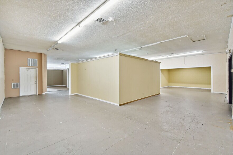 More Photos Of 1956 Kingsley Ave, Orange Park General Retail For Lease