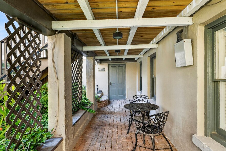 More Photos Of 17 W Park Ave, Savannah Office For Sale
