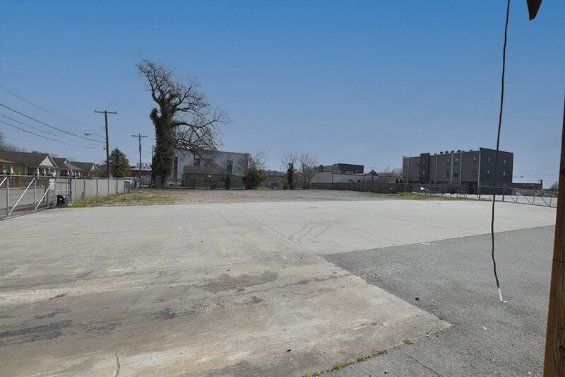 More Photos Of 1133 E Main St, Chattanooga Light Distribution For Lease