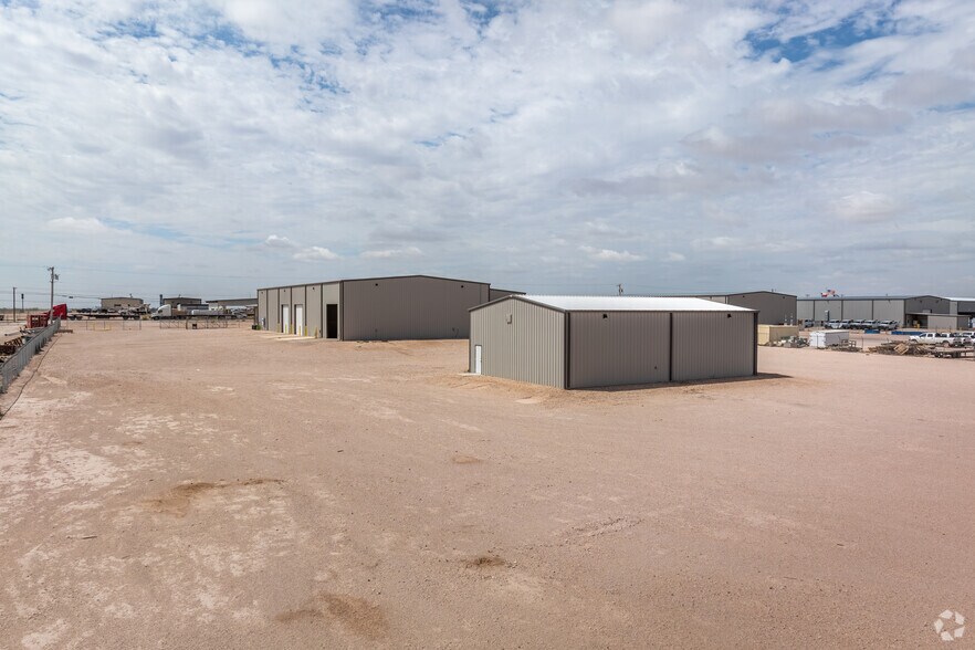 More Photos Of 10712 W County Road 77, Midland Service For Lease
