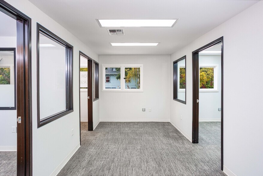 More Photos Of 2400-2418 E Burnside St, Portland Storefront Retail Office For Lease
