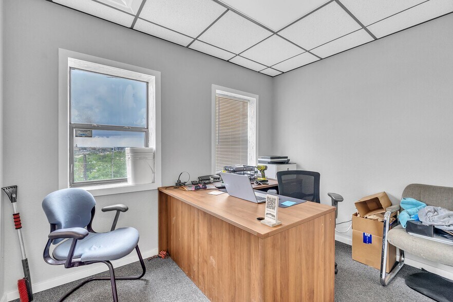 More Photos Of 845 W Moreno Ave, Colorado Springs Warehouse For Sale