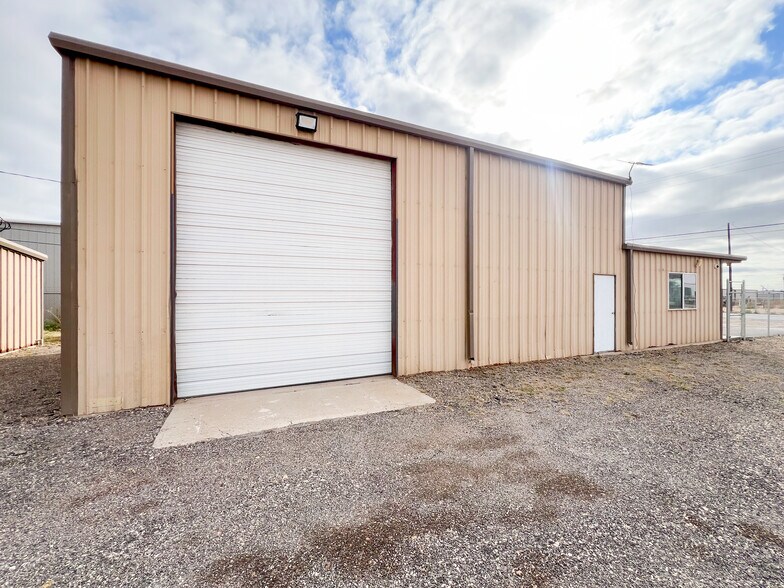 More Photos Of 1304A Dayton Rd, Midland Warehouse For Lease