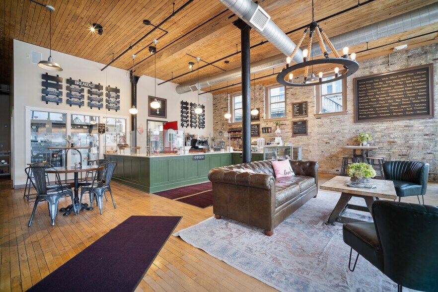 More Photos Of 211 N Franklin St, Port Washington Office For Lease