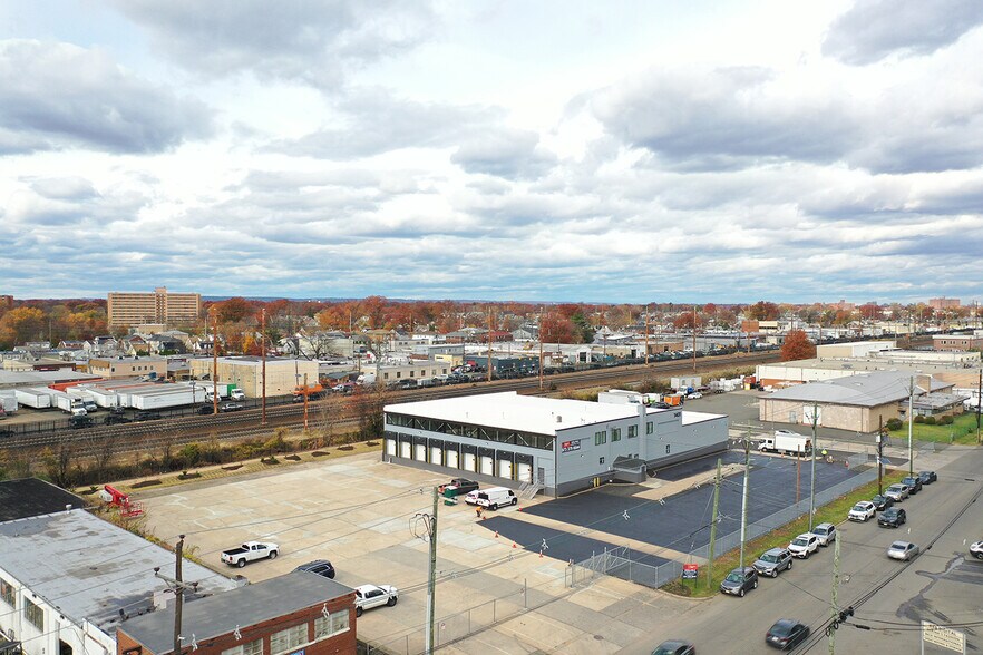 More Photos Of 1401 E Linden Ave, Linden Warehouse For Lease