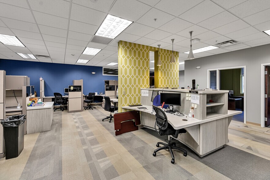 More Photos Of 23 Cobham Dr, Orchard Park Office For Lease