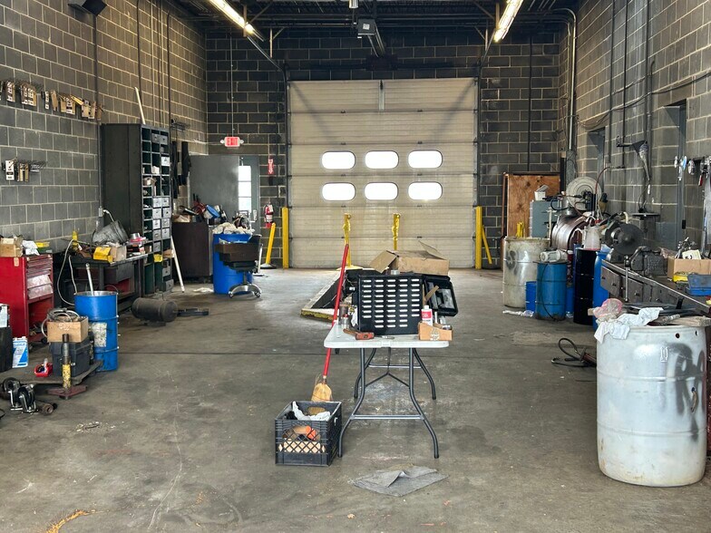 More Photos Of 800 Mountain Home Road Rd, Sinking Spring Warehouse For Lease