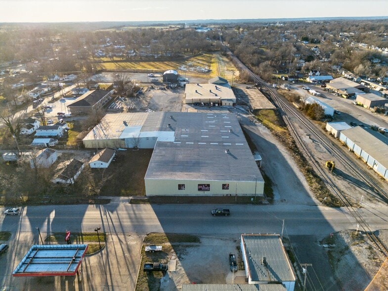More Photos Of 102 W Front St, Mountain Grove Warehouse For Sale