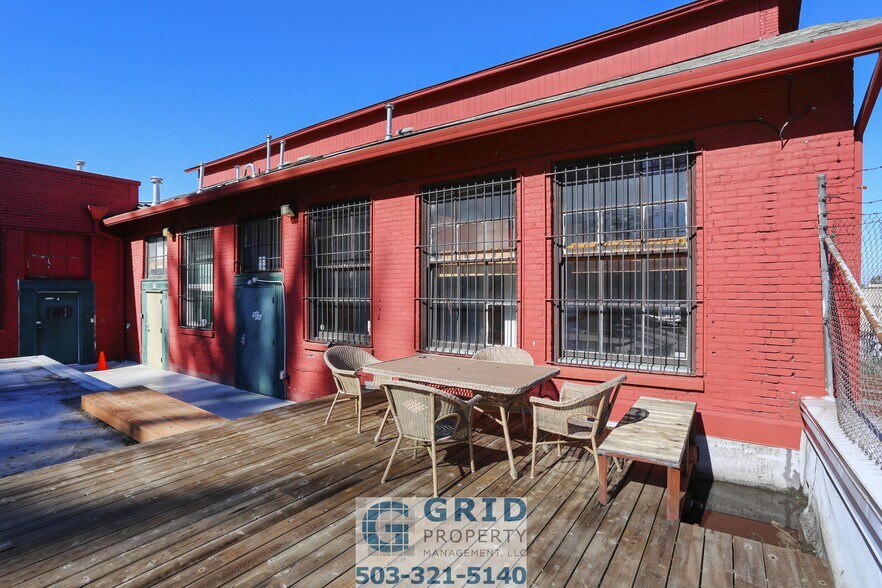 More Photos Of 55 NE Farragut St, Portland Warehouse For Lease