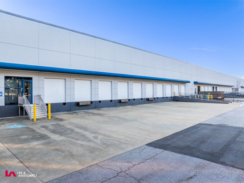 More Photos Of 1300 Northbrook Pky, Suwanee Warehouse For Lease