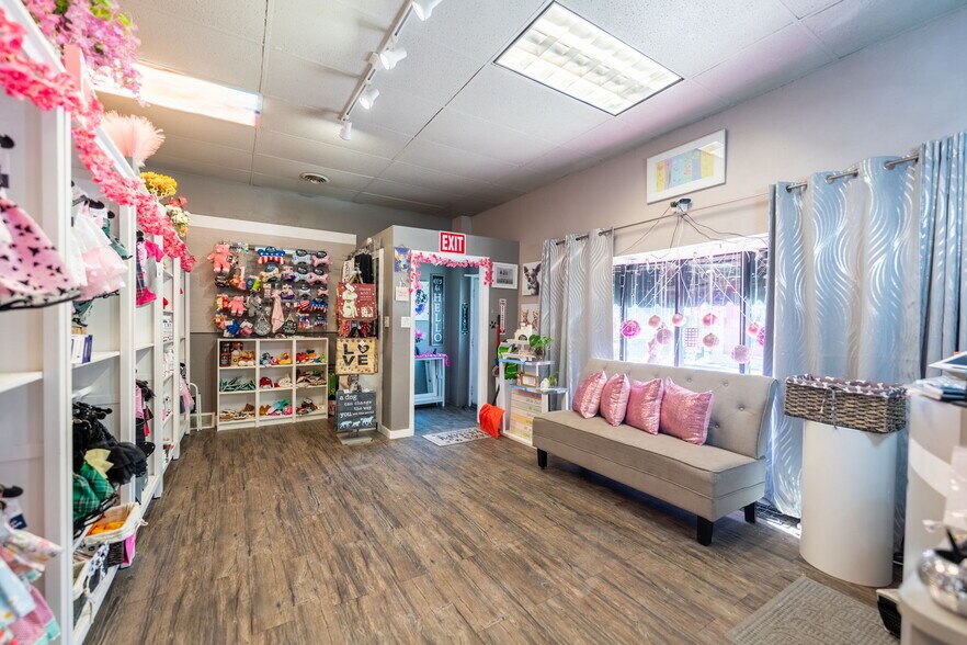 More Photos Of 729 Allegheny River Blvd, Verona Storefront For Sale