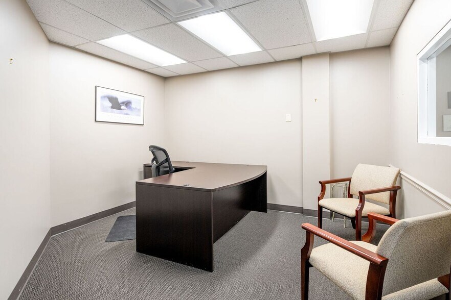 More Photos Of 4209 Shelbyville Rd, Louisville Office For Lease