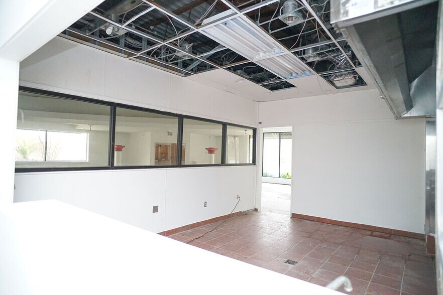 More Photos Of 2809 Sharer Rd, Tallahassee Restaurant For Lease