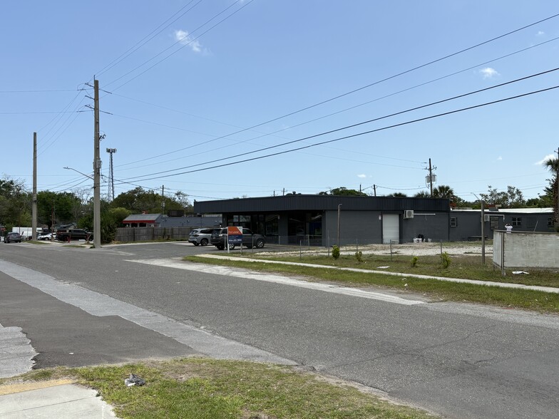 More Photos Of 1346 Gandy St, Jacksonville Showroom For Lease