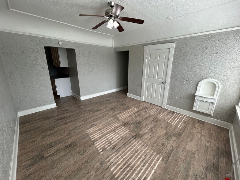 More Photos Of 1409 W Woodlawn Ave, San Antonio Apartments For Sale