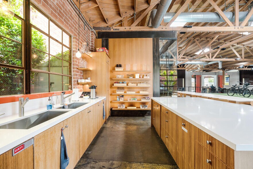 More Photos Of 2210 Broadway, Santa Monica Loft Creative Space For Lease