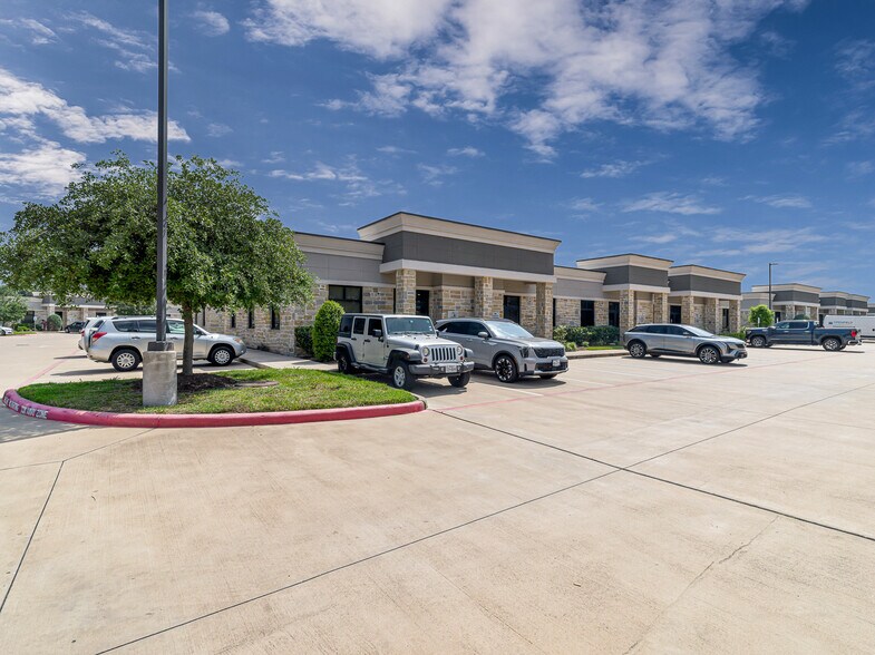 More Photos Of 633 E Fernhurst Dr, Katy Medical For Sale