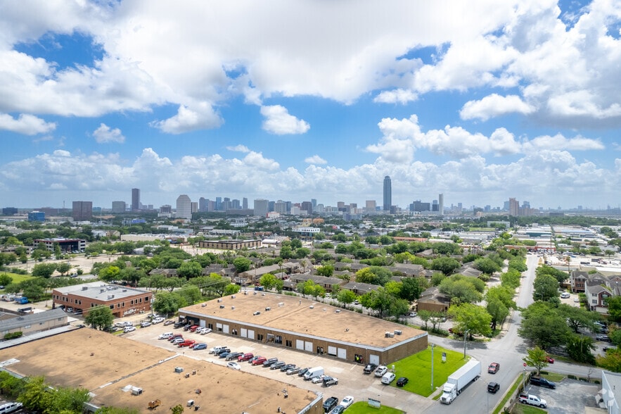 More Photos Of 6100 Skyline Dr, Houston Unknown For Lease