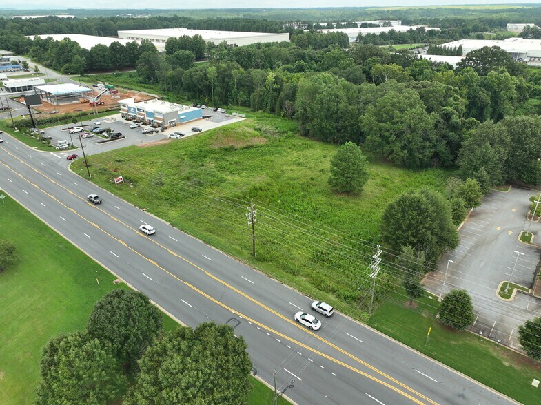 More Photos Of 1723 Main st, Duncan Storefront Retail Office For Lease
