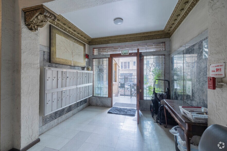 More Photos Of 498 25th St, Oakland Apartments For Sale