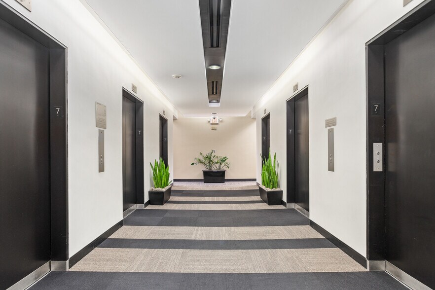 More Photos Of 500 W 7th St, Fort Worth Office For Sale