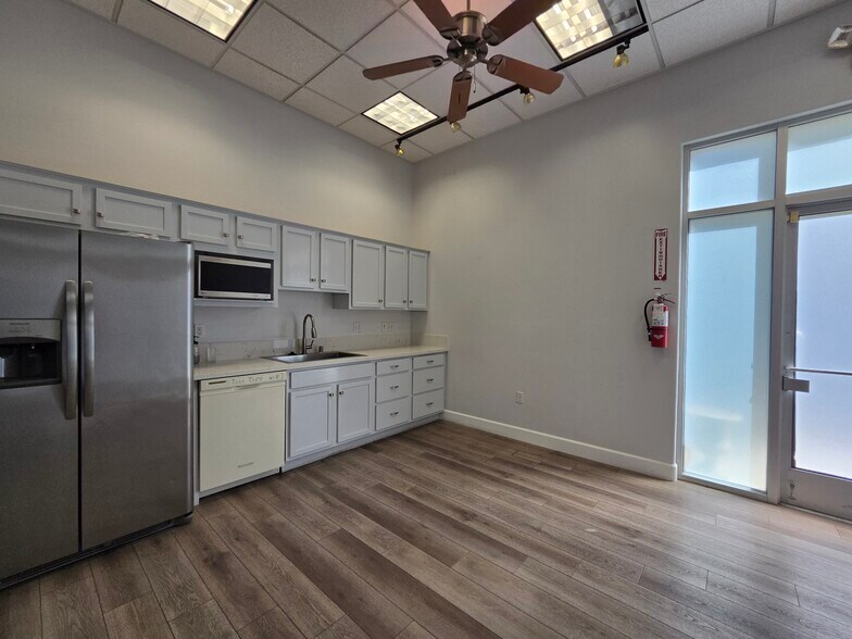 More Photos Of 2435 W Horizon Ridge Pky, Henderson Medical For Lease