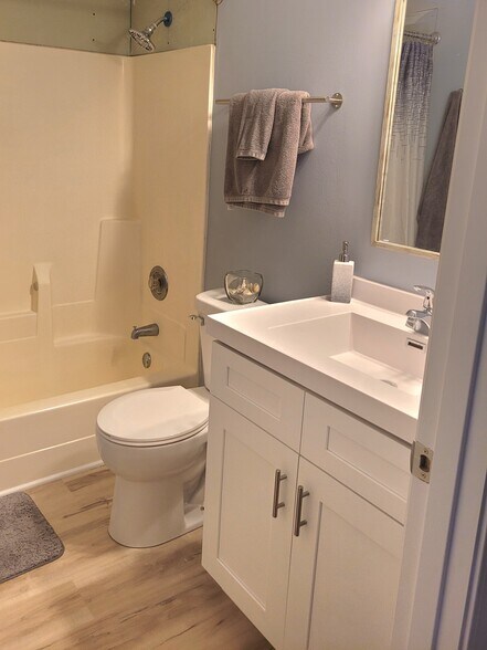 More Photos Of 1322 E 9th St, Lockport Apartments For Sale