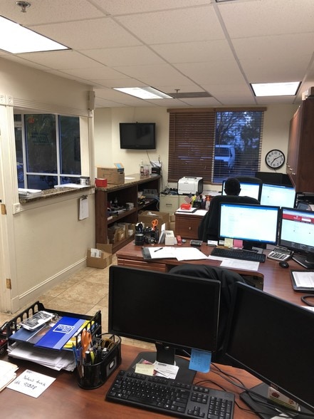 More Photos Of 14000-14046 NW 82nd Ave, Miami Lakes Light Distribution For Lease
